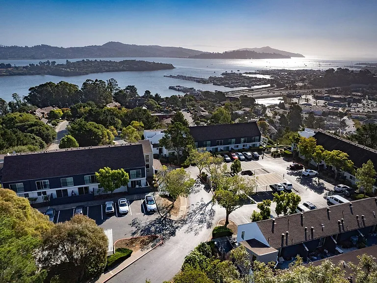 Seaside Views | Summit at Sausalito | Luxury Apartments at Sausalito