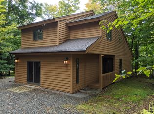 10 Cherry Ct, Gouldsboro, PA 18424