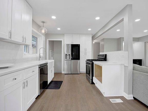 4th image of 5730 S Oak Park Ave