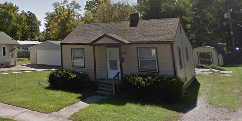 1745 E Lawrence St photo 1