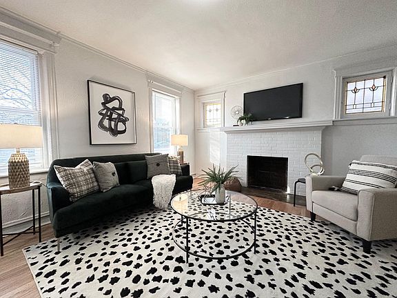 2nd image of 4965 Chippewa St #1