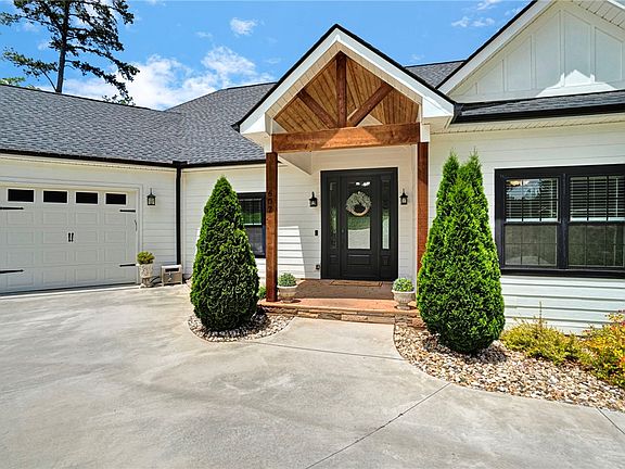 2nd image of 602 W Pine Ct