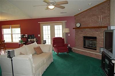4th image of 2533 Renwick Way