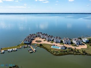 562 Riverside Dr, Lancaster, VA 22503