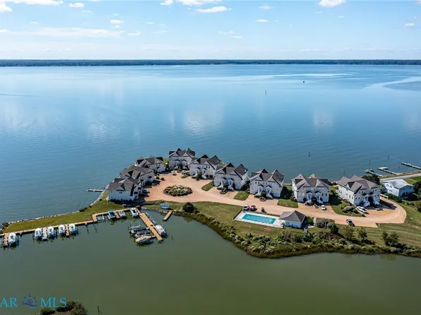 562 Riverside Dr, Lancaster, VA 22503