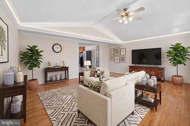 4 bed, 1940 sqft, $3,700 — Photo 3