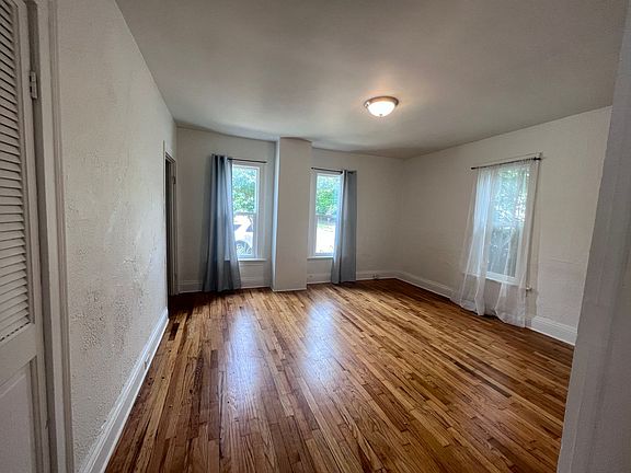 5th image of 35 Dwight Ave SE