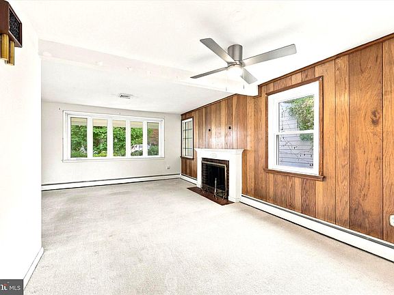 3rd image of 21 Davis Ave