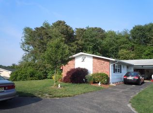 2 King Ln, Brick, NJ 08724