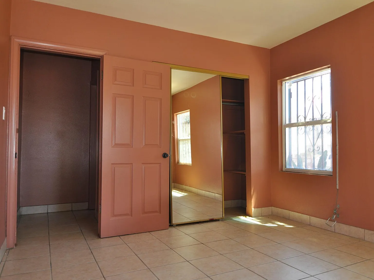 6125 S Hobart Blvd — Photo 2