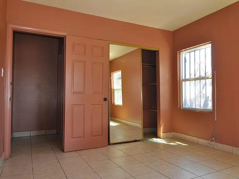 6125 S Hobart Blvd #6125 — Photo 2