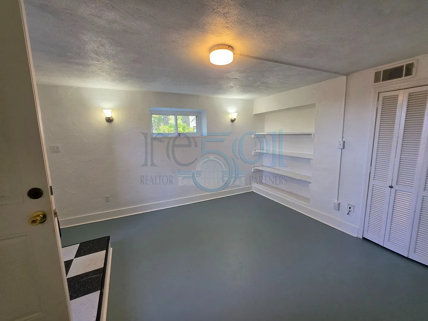 Newly Remodeled Hillcrest Condo — Photo 3