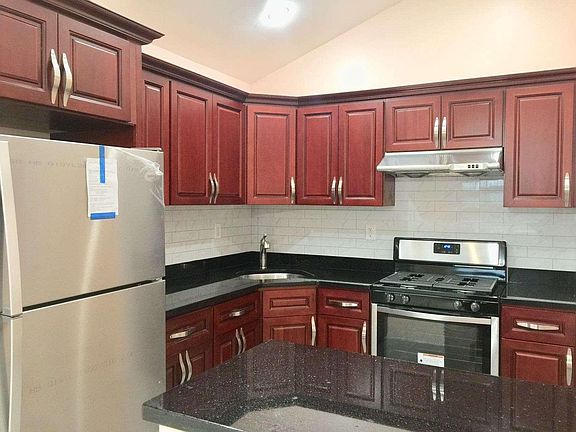 3rd image of 715 E 85th St #203