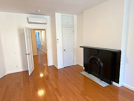 3rd image of 261 1st Ave APT 6