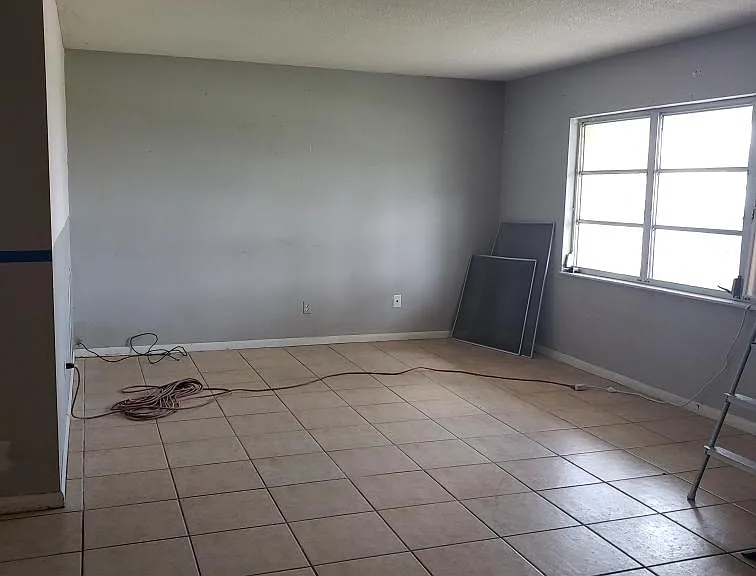 1420 Kimdale St E — Photo 24