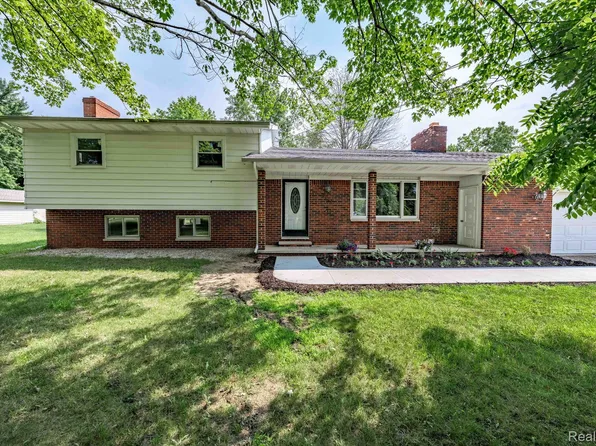 4425 Krafft Rd, Fort Gratiot, MI 48059