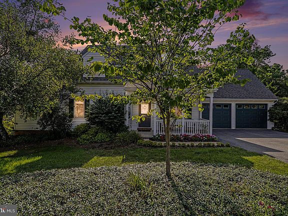 3rd image of 519 Colonial Crescent Dr