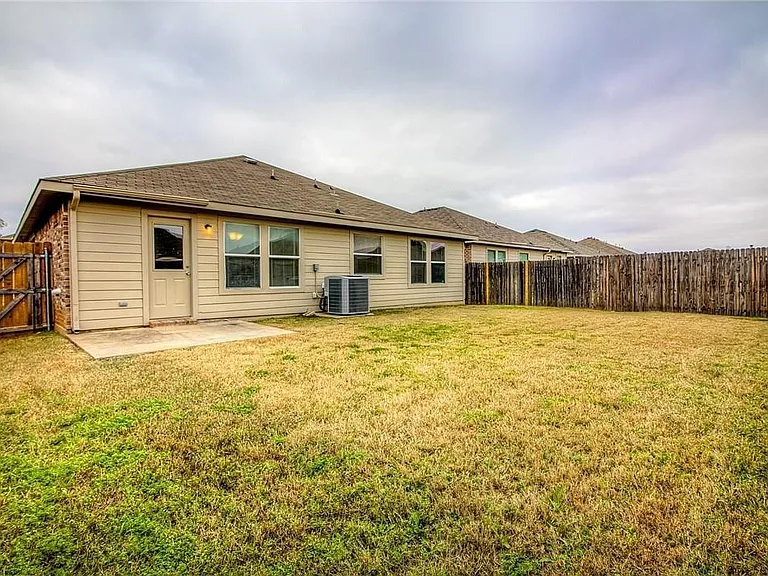 8513 Prairie Wind Trl — Photo 29