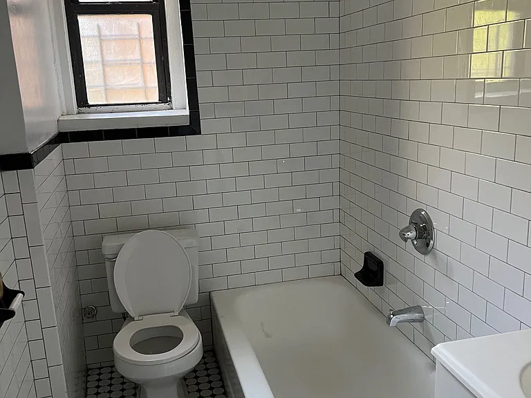 2133 Wallace Ave #112 — Photo 9