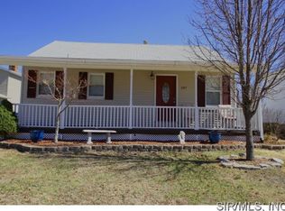 207 N Maple Ave, Roxana, IL 62084