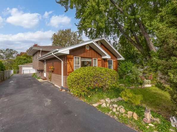 3902 N Adams St, Westmont, IL 60559