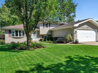 660 Barber Ln, Joliet, IL 60435