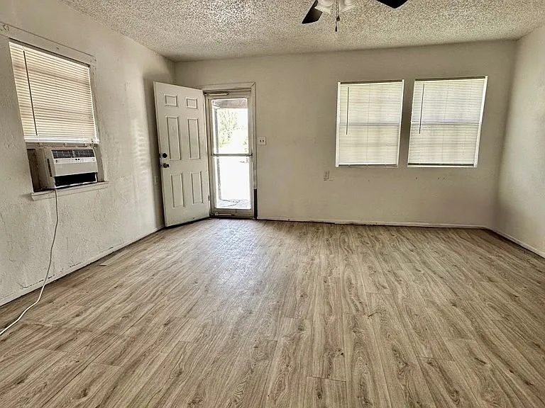 805 S Pecan St — Photo 3