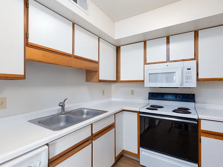Fountains Apartments — Photo 39