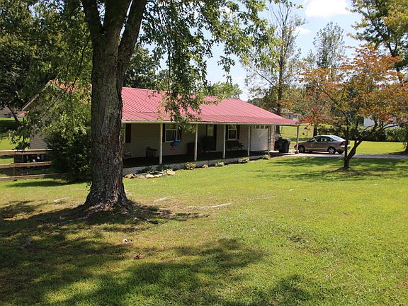 3rd image of 402 Lee Dr