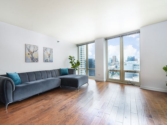 4th image of 345 N La Salle Dr APT 1702