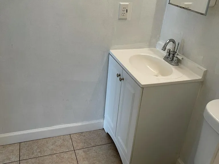 1410 W Holden Ave — Photo 11