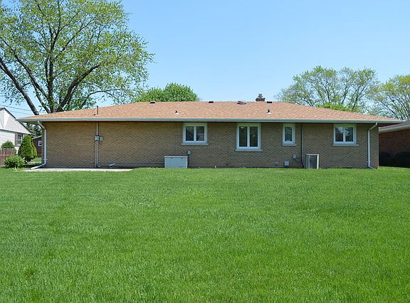 2nd image of 915 Magnolia Dr