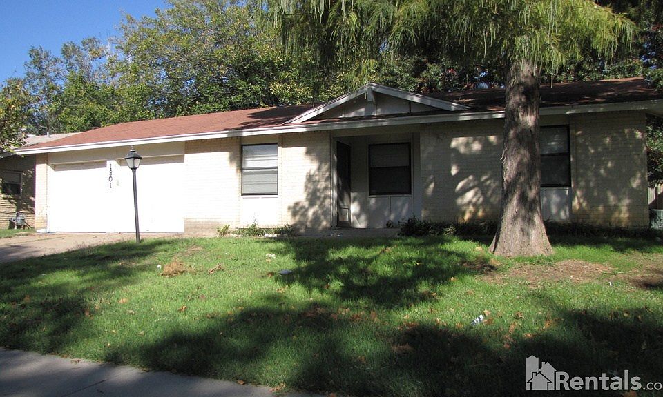 1st image of 1301 Rebecca Ln
