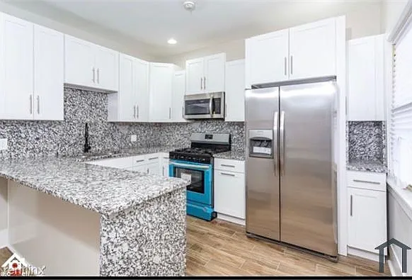 3 bed, $1,900 — Photo 3