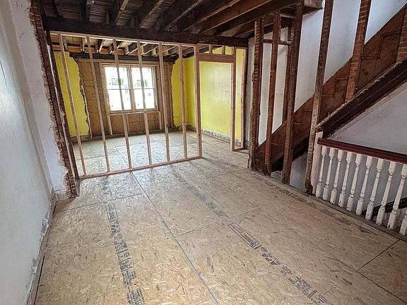 3rd image of 826 Pear St