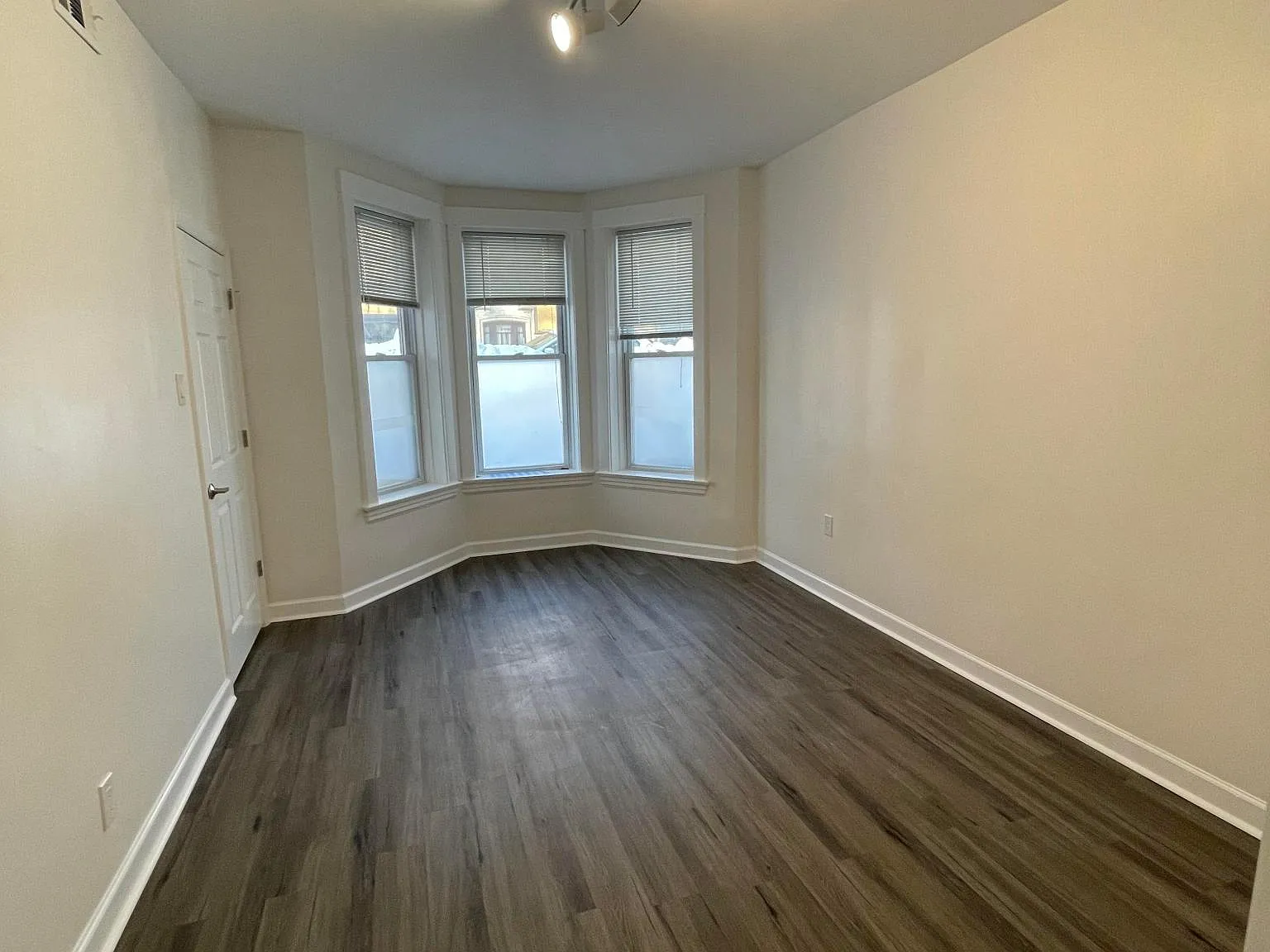 2 bed, 950 sqft, $1,695 — Photo 4