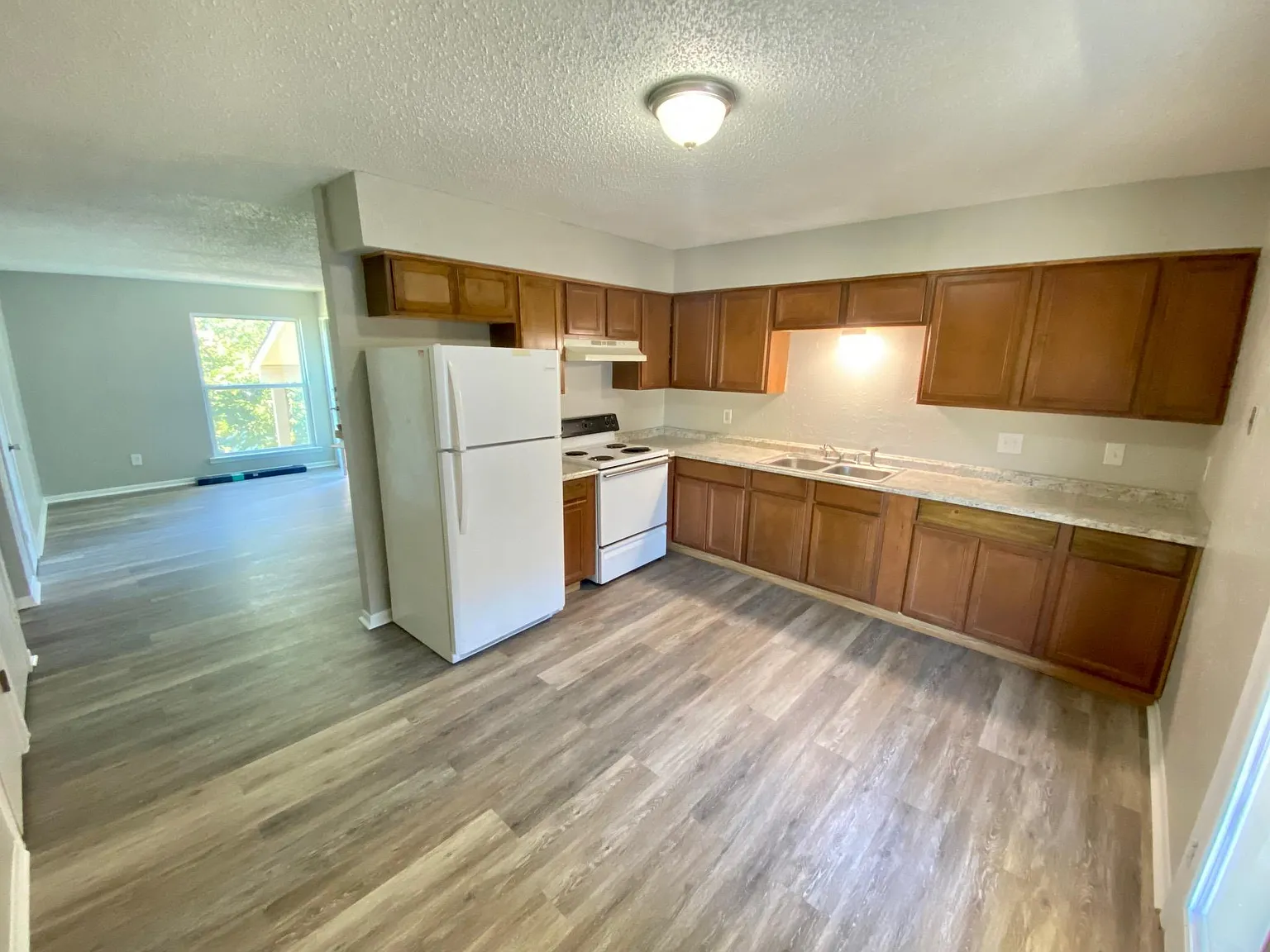 2 bed, 886 sqft, $895 — Photo 3