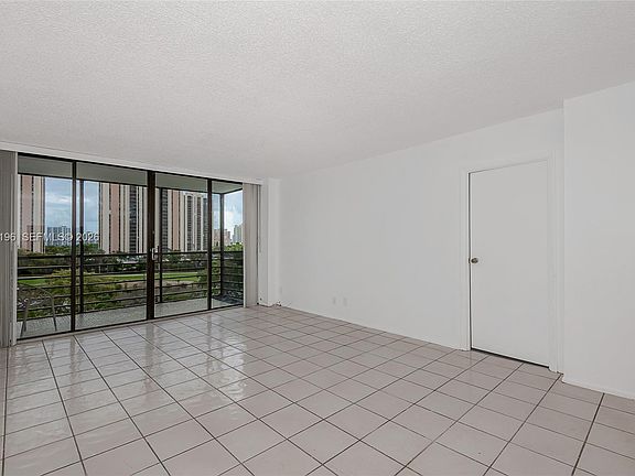 4th image of 20500 W Country Club Dr APT 716