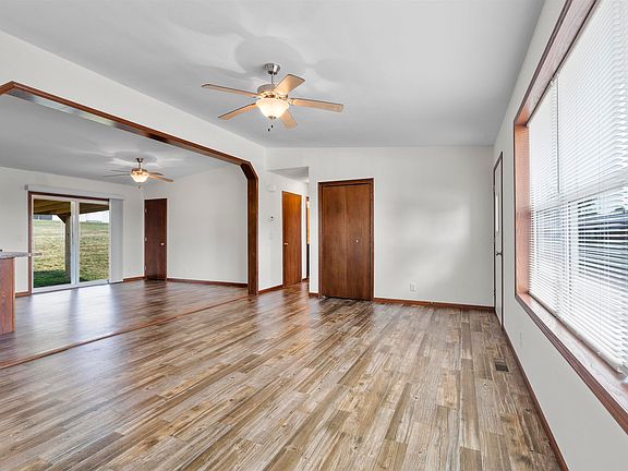 4th image of 900 7th Ave NW