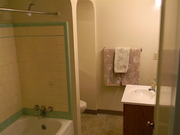 4th image of 920 8th St