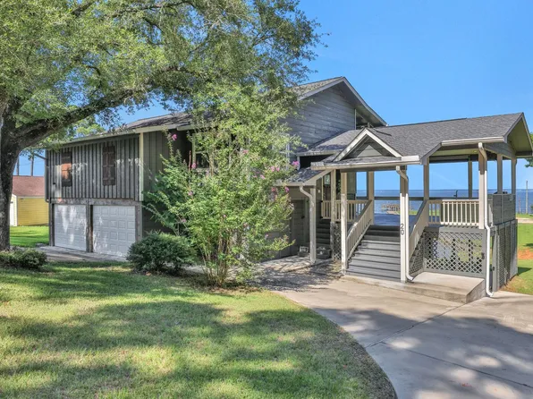 20 Ridgeway St, Coldspring, TX 77331