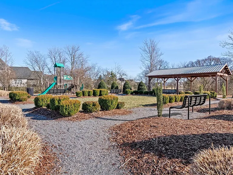 917 Plowson Rd — Photo 44
