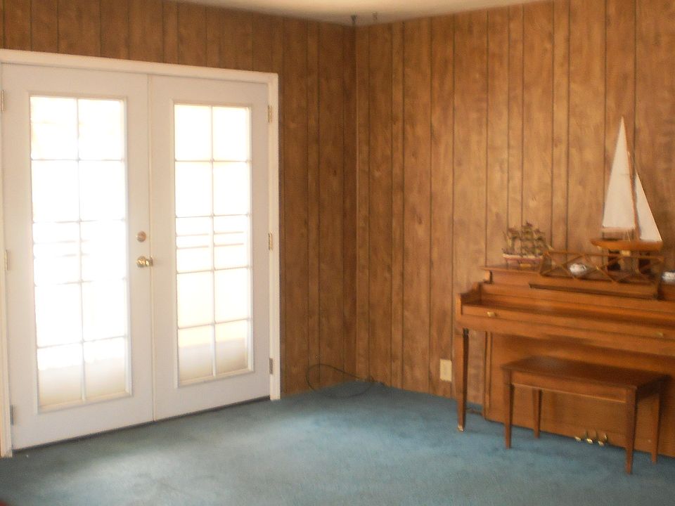 2nd image of 1901 Bernie Dr