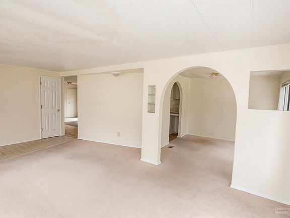 5th image of 61669 Woodriver Dr
