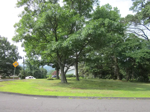 38 Carol Rd, Peckville, PA 18452