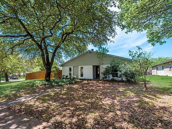 3rd image of 3601 Yosemite Dr