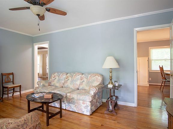 3rd image of 18 Carlisle Dr