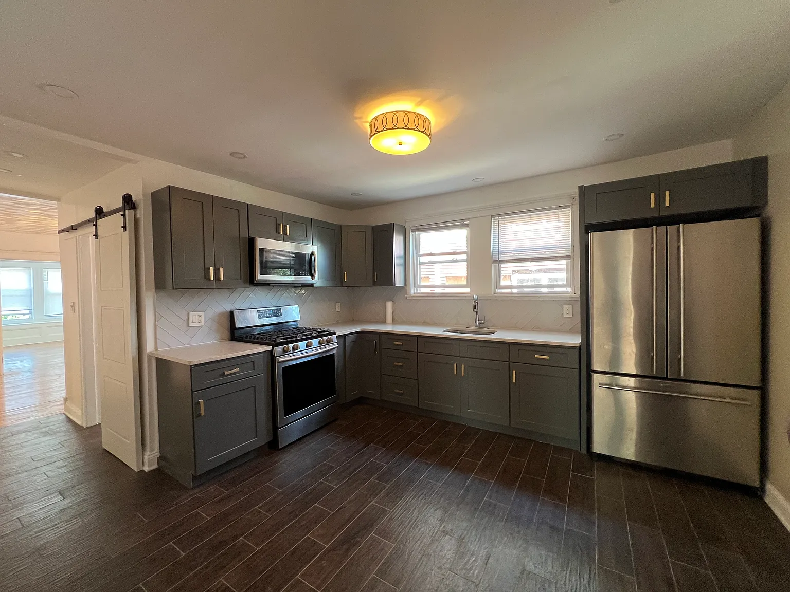 3 bed, 1200 sqft, $3,500 — Photo 2