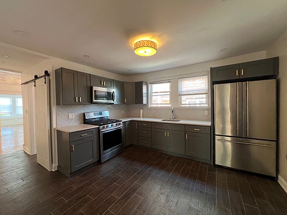 2nd image of 661 Columbia Rd #1