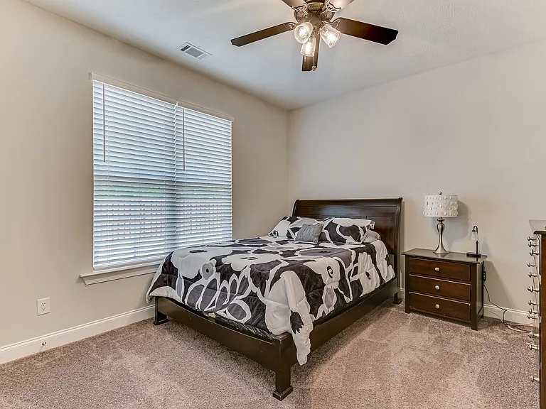 1213 Elbron Dr — Photo 32